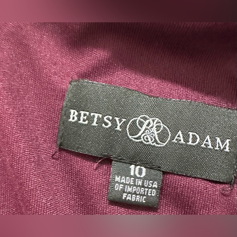 Betsy & Adam Elegant Long Dress in Rich Burgundy - Picture 4 of 5